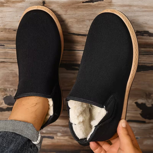 The new Men's snow boots are warm and soft